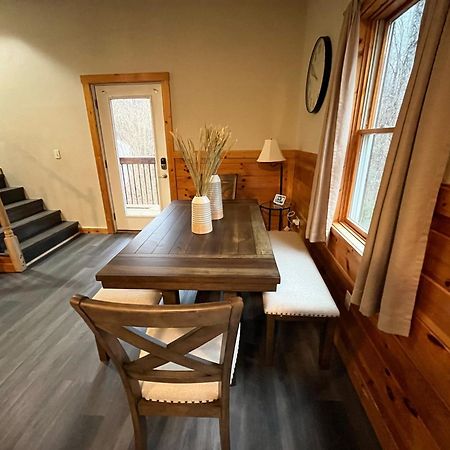 Smokey Mountain Retreat, Hot Tub, Game Room, Sleeps 8! Gatlinburg Exterior photo